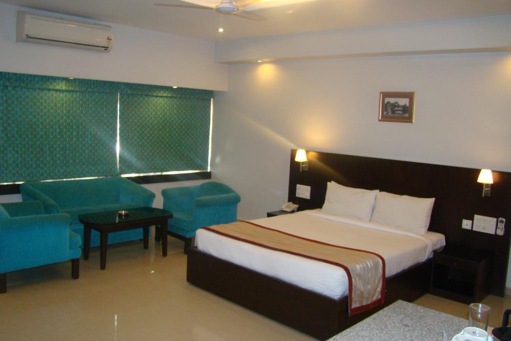 The Curzon Court Hotel Bangalore Exterior photo