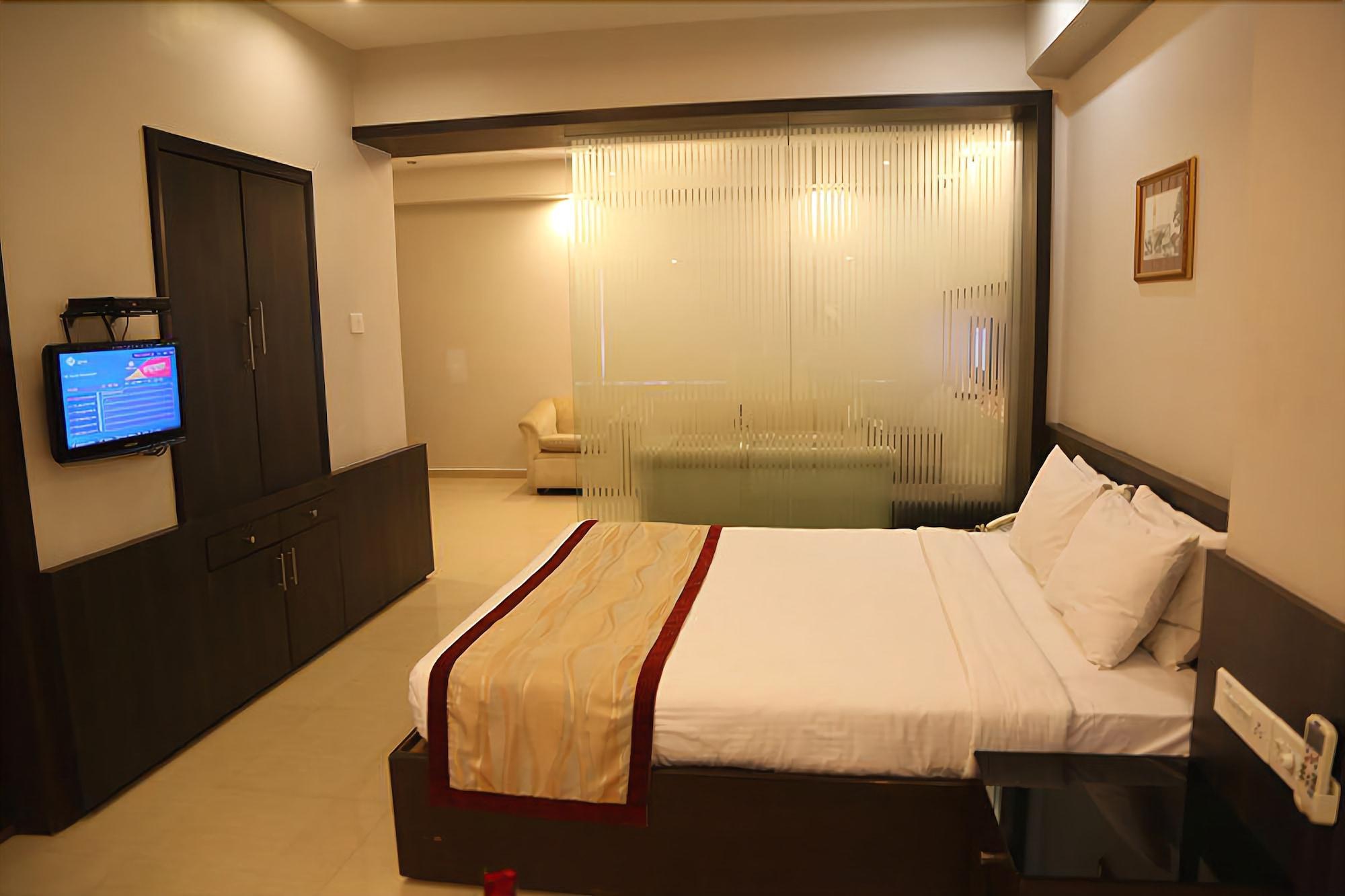 The Curzon Court Hotel Bangalore Exterior photo