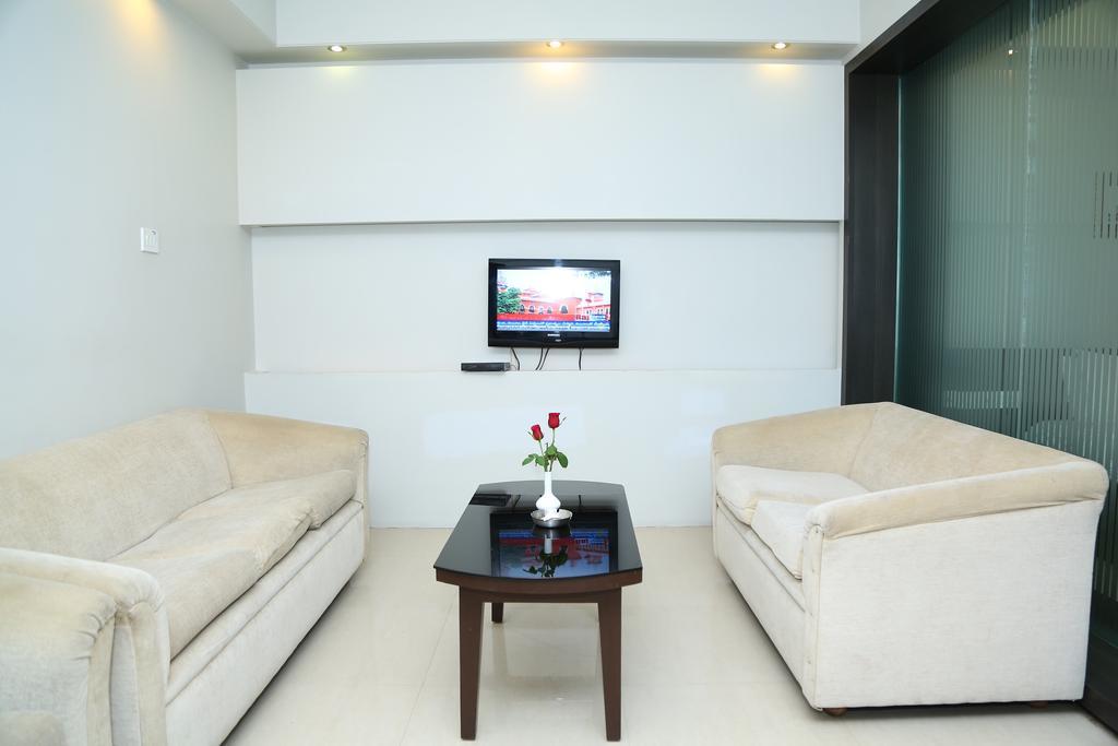 The Curzon Court Hotel Bangalore Exterior photo