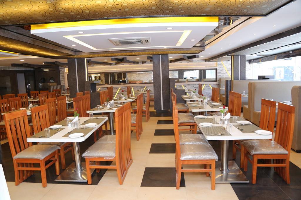 The Curzon Court Hotel Bangalore Exterior photo